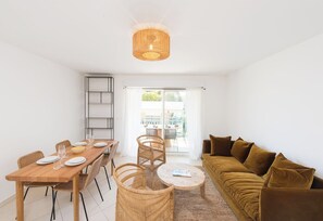 Dining - 22-"Altezza" Parking proche gare (Menton)