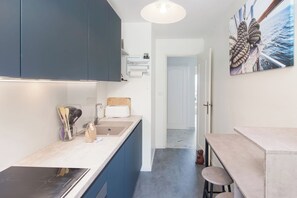 Fridge, oven, coffee/tea maker, electric kettle - 28-Vina del mare, vue mer, terrasse (Menton)