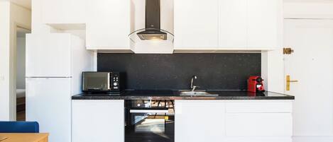 Refrigerador, microondas, horno y lavavajillas