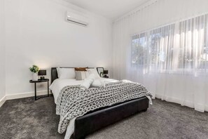 3 chambres, fer et planche à repasser, Wi-Fi, draps fournis