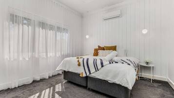 3 bedrooms, iron/ironing board, WiFi, bed sheets