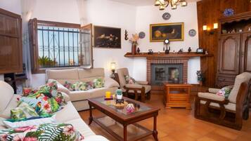 Villa, 3 Bedrooms, Terrace | Living area