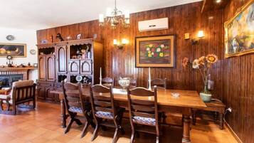 Vila, 3 kamar tidur, teras | Tempat makan