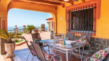 Villa, 3 Bedrooms, Terrace | Outdoor dining