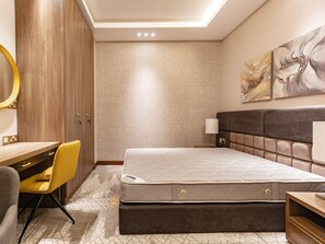 1 bedroom, in-room safe, desk, laptop workspace