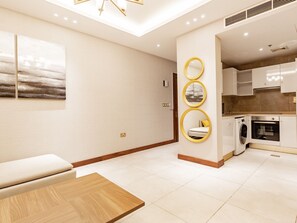 Suíte superluxo, vista para a cidade | 1 quarto, cofres nos quartos, escrivaninha