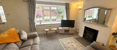 コテージ | リビング エリア | テレビ、暖炉