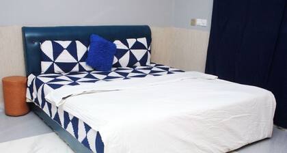 Cool bed & breakfast with AC in Ashiaman Kubekro No 4