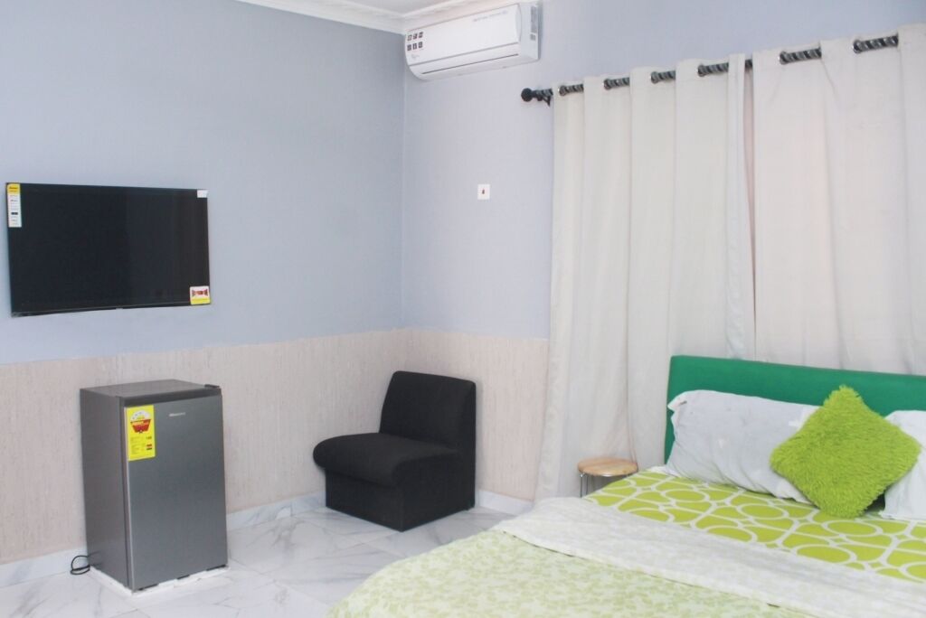 1 chambre, fer et planche à repasser, draps fournis