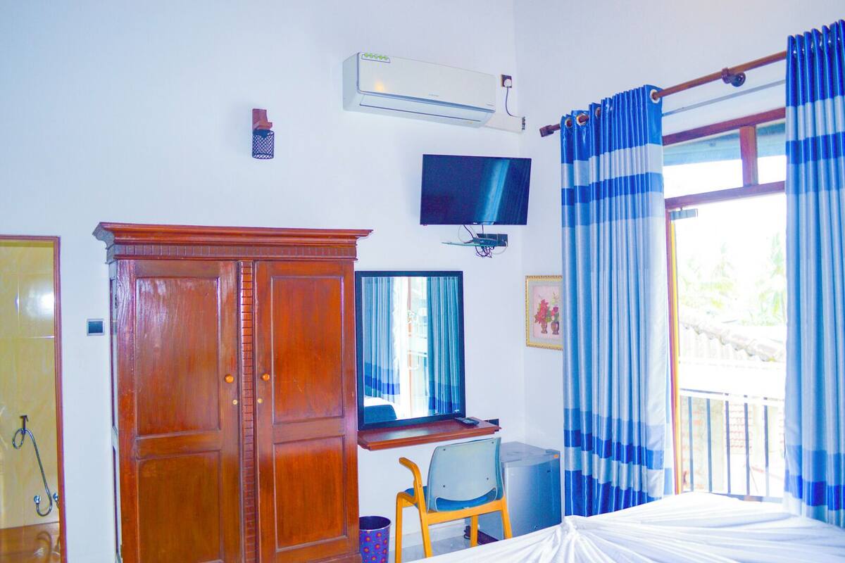 1 bedroom, in-room safe, desk, free WiFi