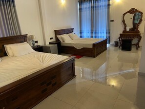 1 bedroom, in-room safe, desk, free WiFi