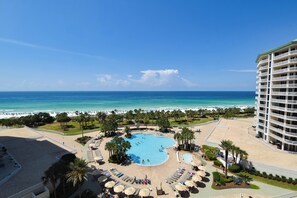 Indoor pool, a heated pool - Stunning beachfront condo w/ relaxing amenities in the heart of Destin! 🐚🏖🐟 (Destin)