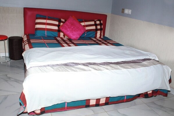 1 bedroom, iron/ironing board, bed sheets