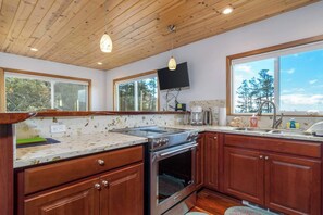 雪櫃、微波爐、焗爐、爐具