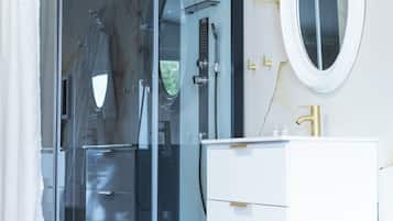 Comfort Suite, 1 Queen Bed, Non Smoking | 1 bedroom, blackout curtains, free WiFi, bed sheets