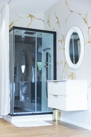 Suite Comfort, 1 letto queen, non fumatori | 1 camera, tende oscuranti, Wi-Fi gratuito, lenzuola
