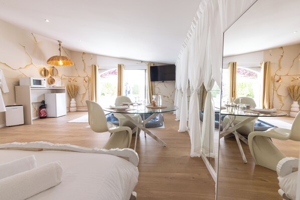 Comfort Suite, 1 Queen Bed, Non Smoking