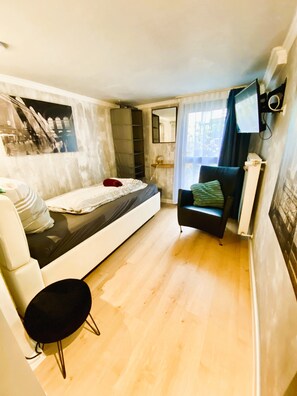 6 slaapkamers, een strijkplank/strijkijzer, wifi, beddengoed