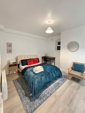 1 bedroom, iron/ironing board, WiFi, bed sheets - Studio Perfect for City Explorer (London)