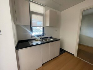 Private kitchen - Stunning 3BR Villa in DAMAC Hills (Dubai)