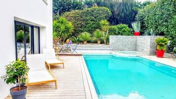 Seasonal outdoor pool, open 10:00 AM to 10:00 PM, sun loungers