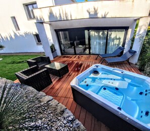 Comfort Double Room, 1 Queen Bed (Jasmin) | In-room safe, free WiFi - La Villa Blanche (Sanary-sur-Mer)