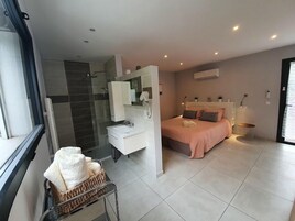 Chambre Double Confort (Valeriane) | Coffres-forts dans les chambres, Wi-Fi gratuit