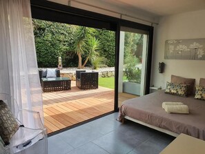 In-room safe, free WiFi - La Villa Blanche (Sanary-sur-Mer)