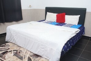 1 Schlafzimmer, Bügeleisen/Bügelbrett, Bettwäsche