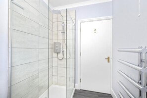 Standard Apartment | Bathroom - JOIVY Rose Street Hideaway (Edinburgh)
