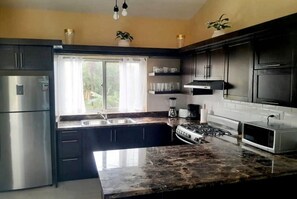 Microwave, stovetop - Allez, tous à la plage! Villa avec piscine privée près de tout à Sosua (Sosúa)