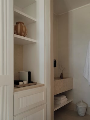 Junior Suite | Banheiro | Chuveiro, chuveiro com efeito de chuva