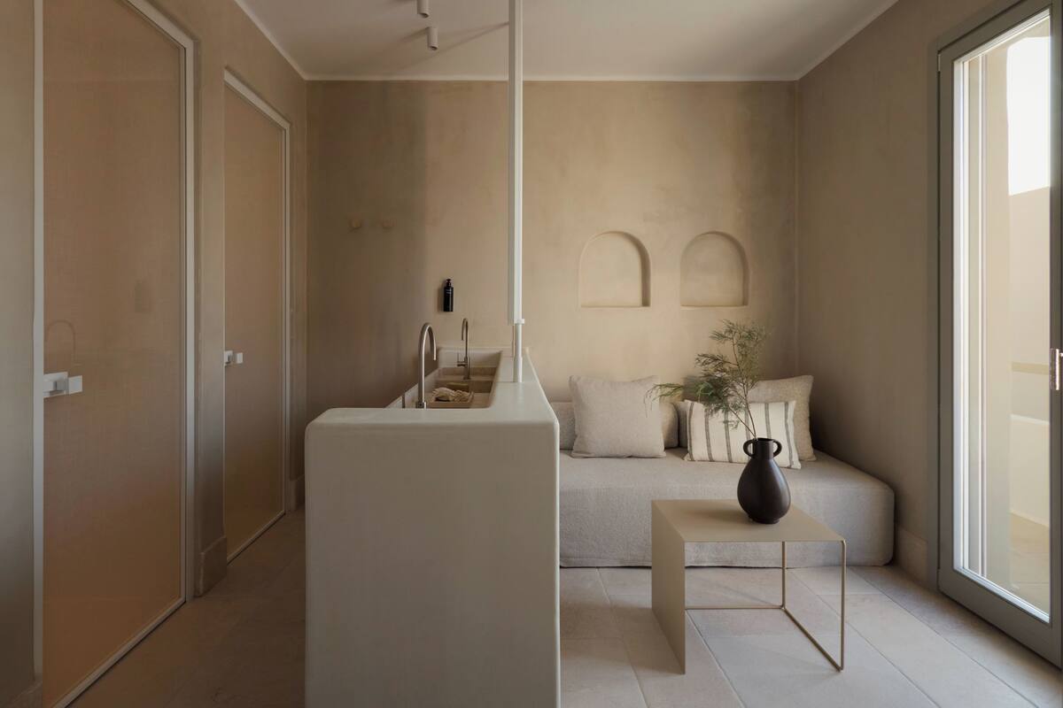 Superior Suite | Living area | 40-inch TV with digital channels, Netflix, streaming services