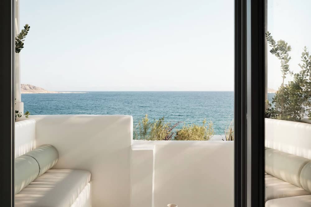Akria Seaside Suites