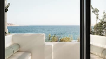 Suite ejecutiva, bañera de hidromasaje, vistas al mar | Vistas del balcón