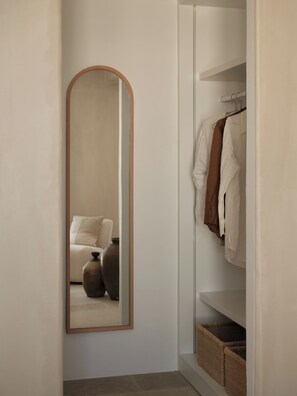 Deluxe Suite, Sea View | Egyptian cotton sheets, premium bedding, memory-foam beds, in-room safe