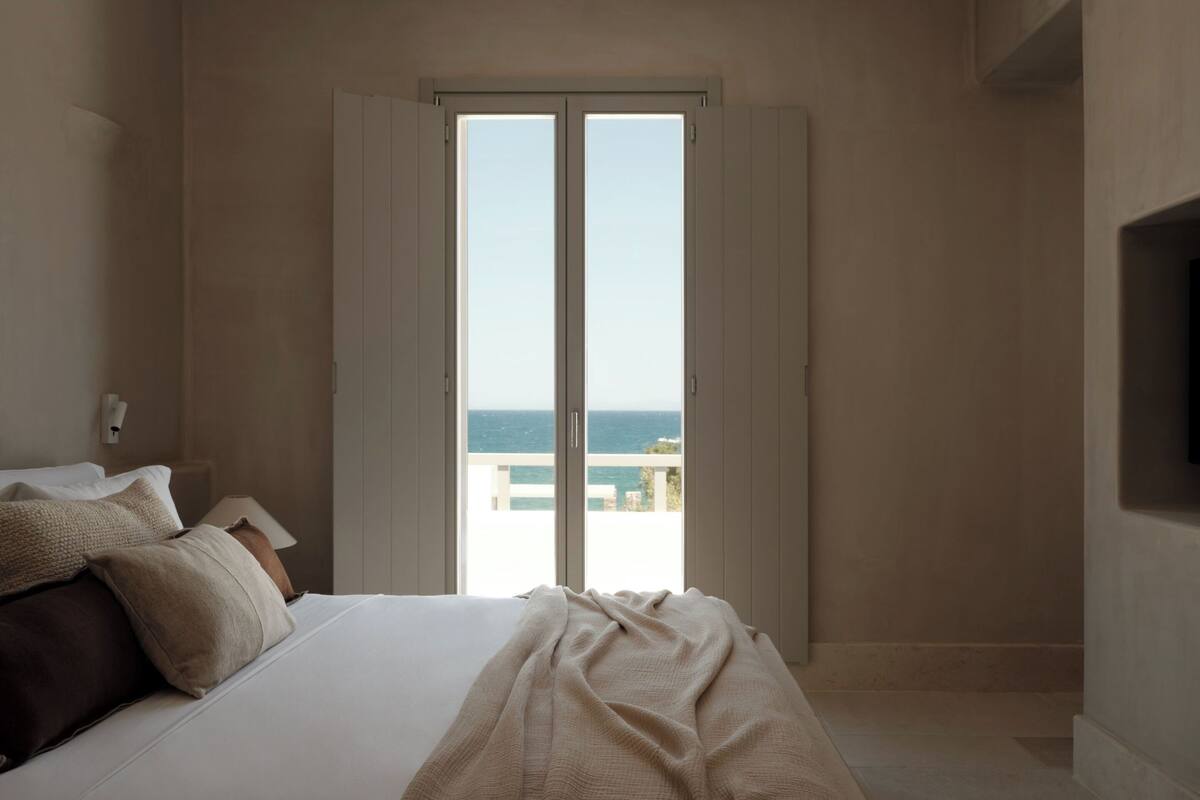 Deluxe Suite, Sea View | Egyptian cotton sheets, premium bedding, memory-foam beds, in-room safe