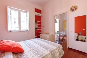 2 bedrooms, iron/ironing board, WiFi, bed sheets - Casa del Celso. Chic double apartment at the Cathedral (Palermo)