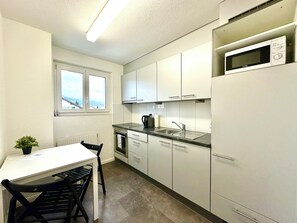 Gruppen Apartment 6 Personen | Private kitchen | Fridge, microwave, oven, stovetop - ZIMMERzuVERMIETEN.ch Deitingen Neumatt (Deitingen)