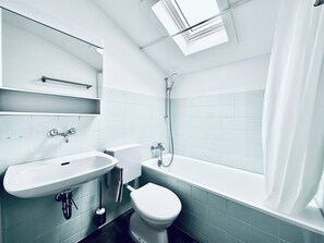 Gruppen Apartment 4 Personen | Badrum | Badkar/dusch och toalettpapper