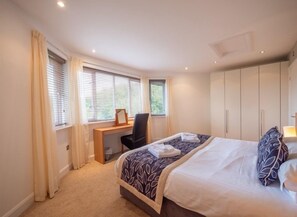3 bedrooms, bed sheets