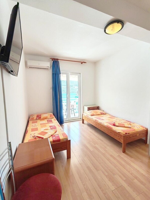 1 bedroom, WiFi, bed sheets