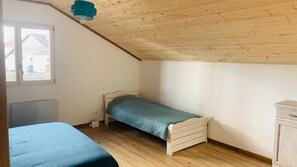 4 soverom, strykejern/-brett, reiseseng for barn og wi-fi (inkludert)
