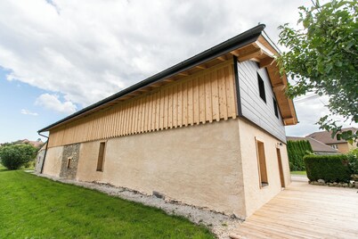 Large gîte for 12 to 14 people, ideally located in the heart of the Jura mountains.