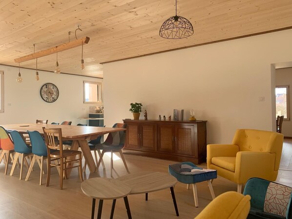 Dining - Large gîte for 12 to 14 people, ideally located in the heart of the Jura mountains. (Cuvier)