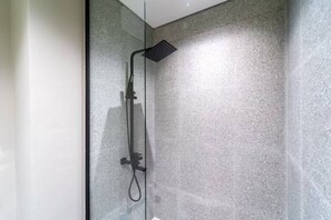 Hair dryer, towels - Wonderful Apartment in MBR (Dubai)