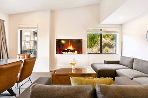 Televisión y oficina 