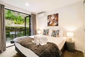 3 bedrooms, iron/ironing board, travel cot, WiFi