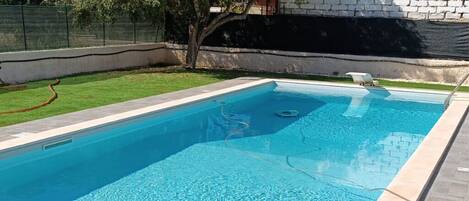 حمّام سباحة خارجي