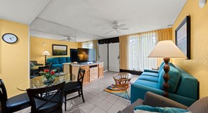 Video games, offices - Stay Near Disney Without Breaking the Bank (Kissimmee)